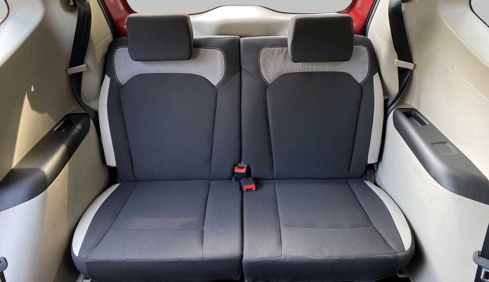 2019 Renault TRIBER 1.0 RXL PETROL, Petrol, Manual, 7,455 km, Third Seat Row ( optional )