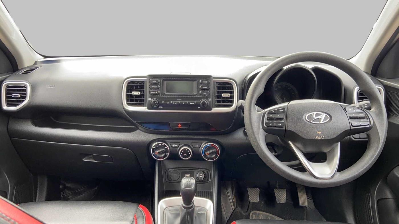 2019 Hyundai VENUE S 1.2, Petrol, Manual, 32,670 km, Dashboard