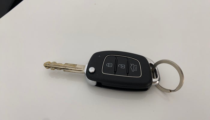 2024 Hyundai EXTER SX 1.2 MT Hy-CNG Duo , CNG, Manual, 8,169 km, Key Close Up