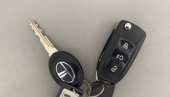 2017 Tata Tiago XZA PETROL, Petrol, Automatic, 56,990 km, Key Close Up