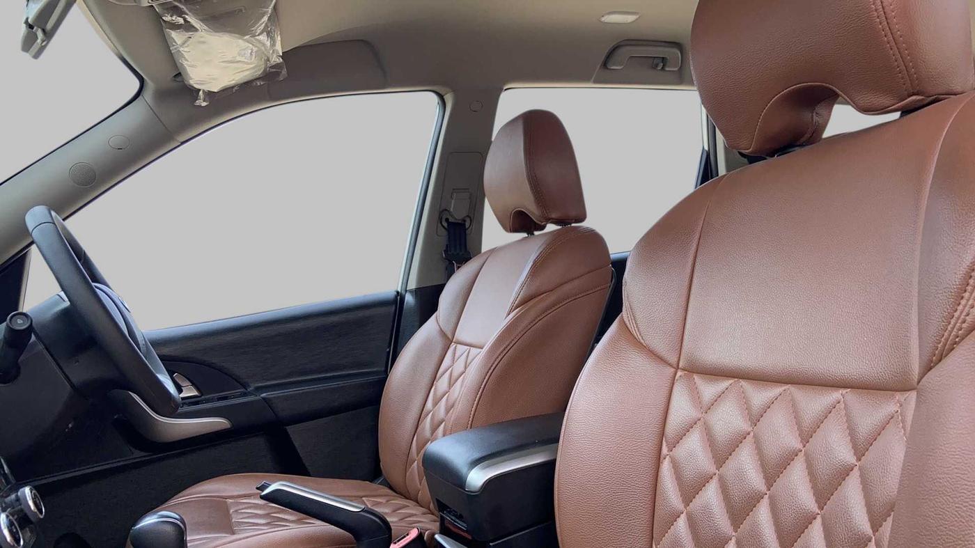 2018 Mahindra XUV500 W7 AT, Diesel, Automatic, 28,610 km, Right Side Front Door Cabin