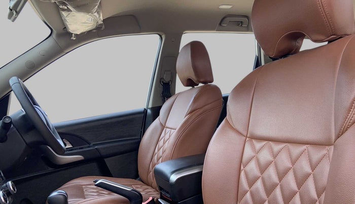 2018 Mahindra XUV500 W7 AT, Diesel, Automatic, 28,610 km, Right Side Front Door Cabin