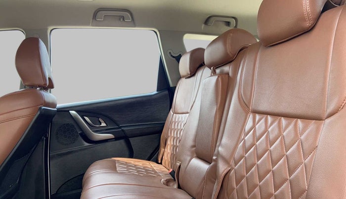 2018 Mahindra XUV500 W7 AT, Diesel, Automatic, 28,610 km, Right Side Rear Door Cabin