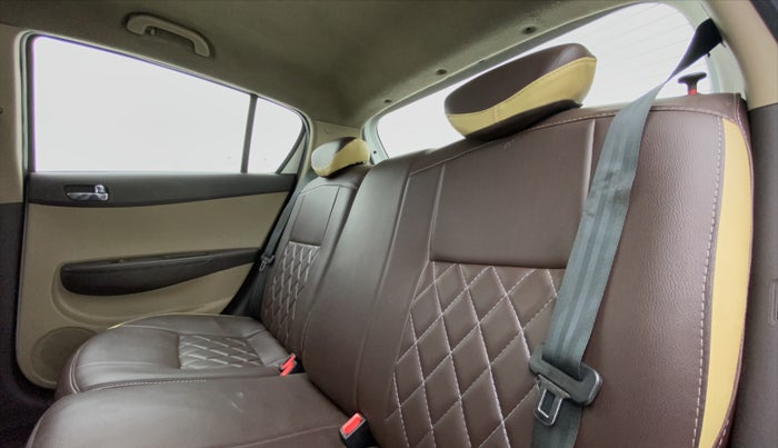 2010 Hyundai i20 SPORTZ 1.2 O, Petrol, Manual, 92,215 km, Right Side Rear Door Cabin