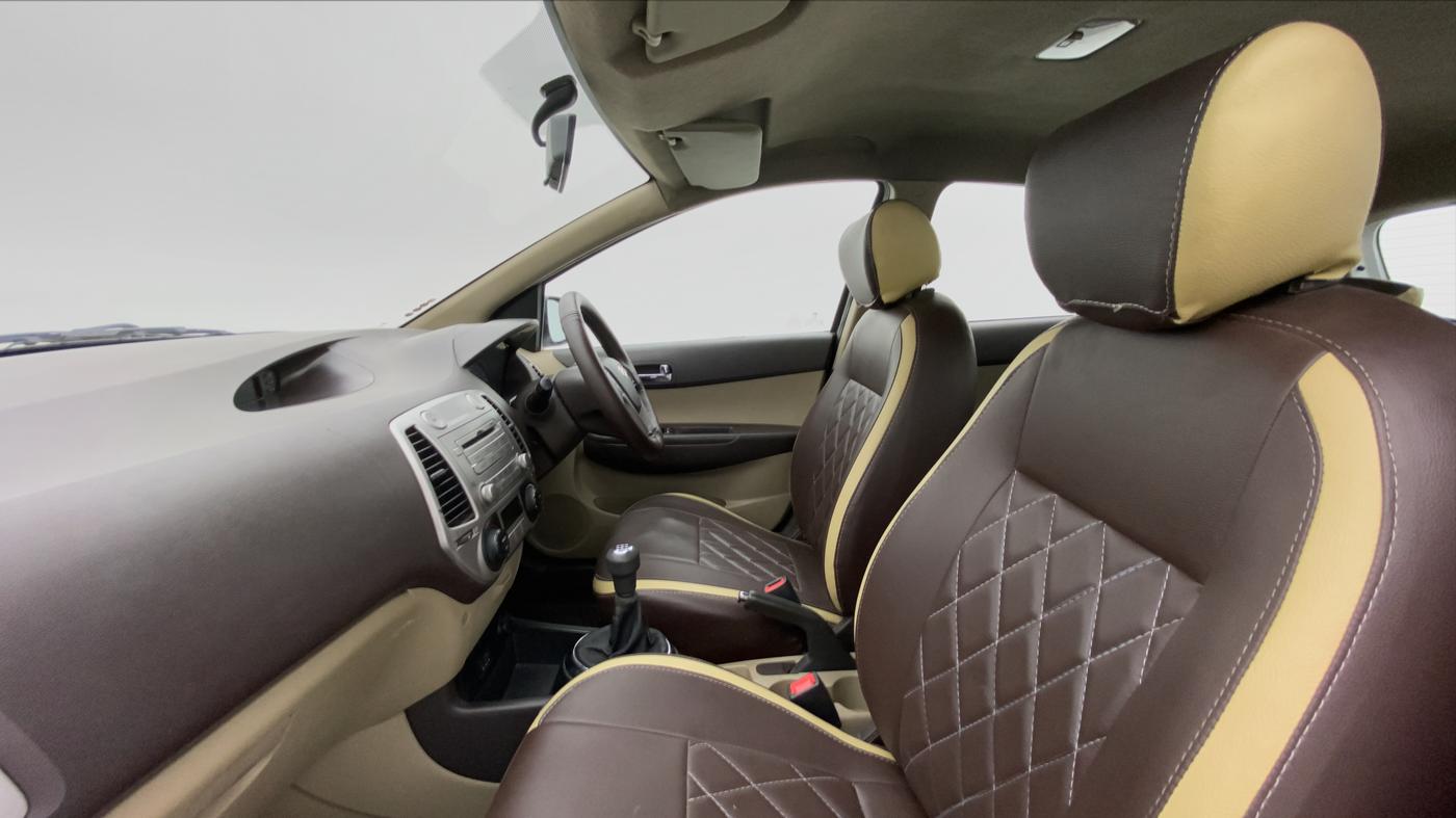 2010 Hyundai i20 SPORTZ 1.2 O, Petrol, Manual, 92,215 km, Right Side Front Door Cabin