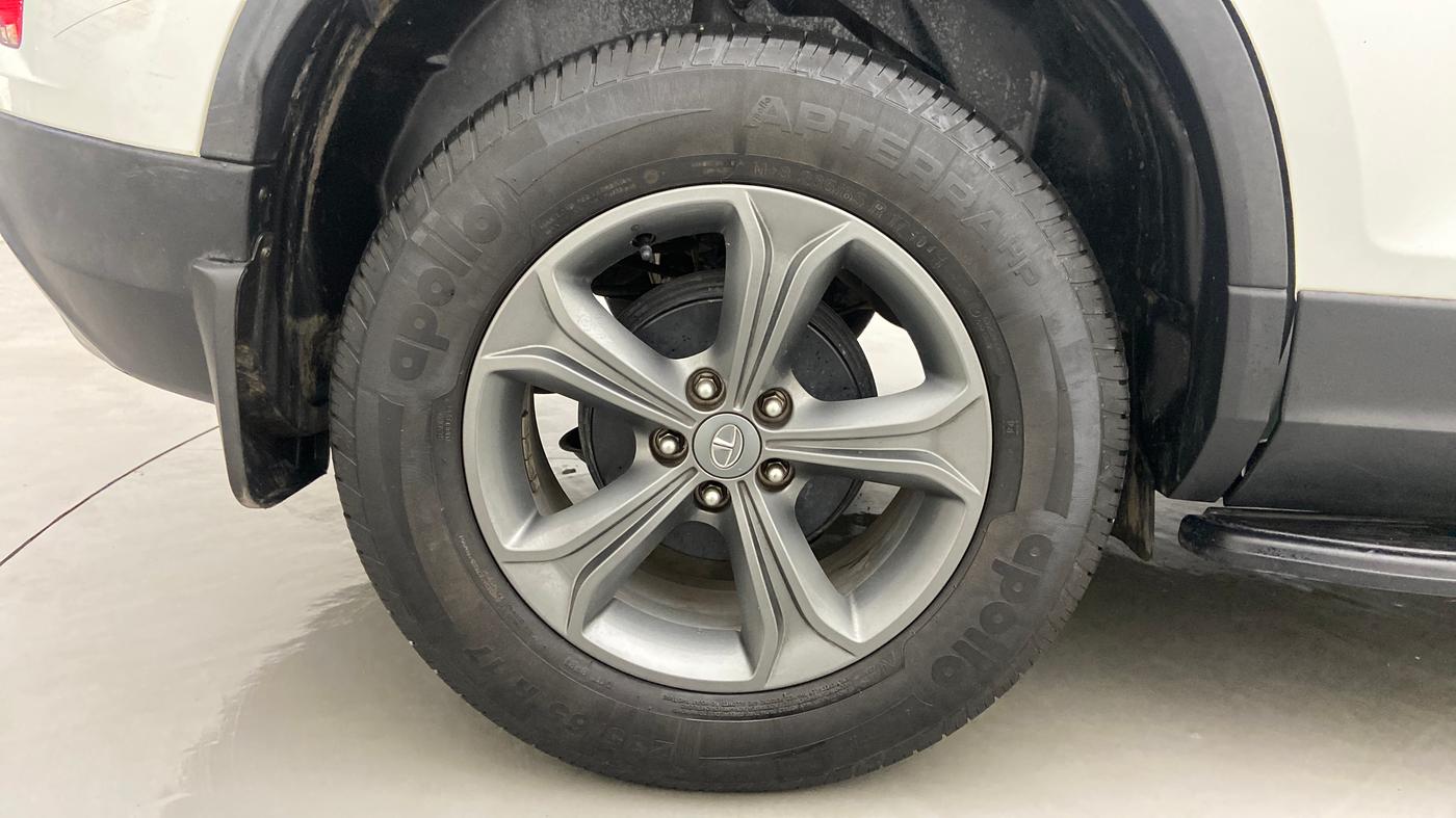 2021 Tata Harrier XZA, Diesel, Automatic, 24,437 km, Right Rear Wheel