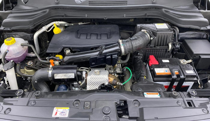 2021 Mahindra XUV300 W8 PETROL MT, Petrol, Manual, 10,938 km, Open Bonet