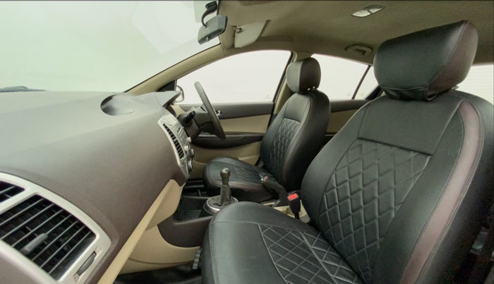 2011 Hyundai i20 MAGNA (O) 1.2, Petrol, Manual, 1,23,252 km, Right Side Front Door Cabin