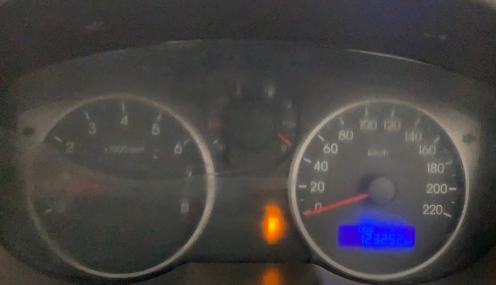 2011 Hyundai i20 MAGNA (O) 1.2, Petrol, Manual, 1,23,252 km, Odometer Image