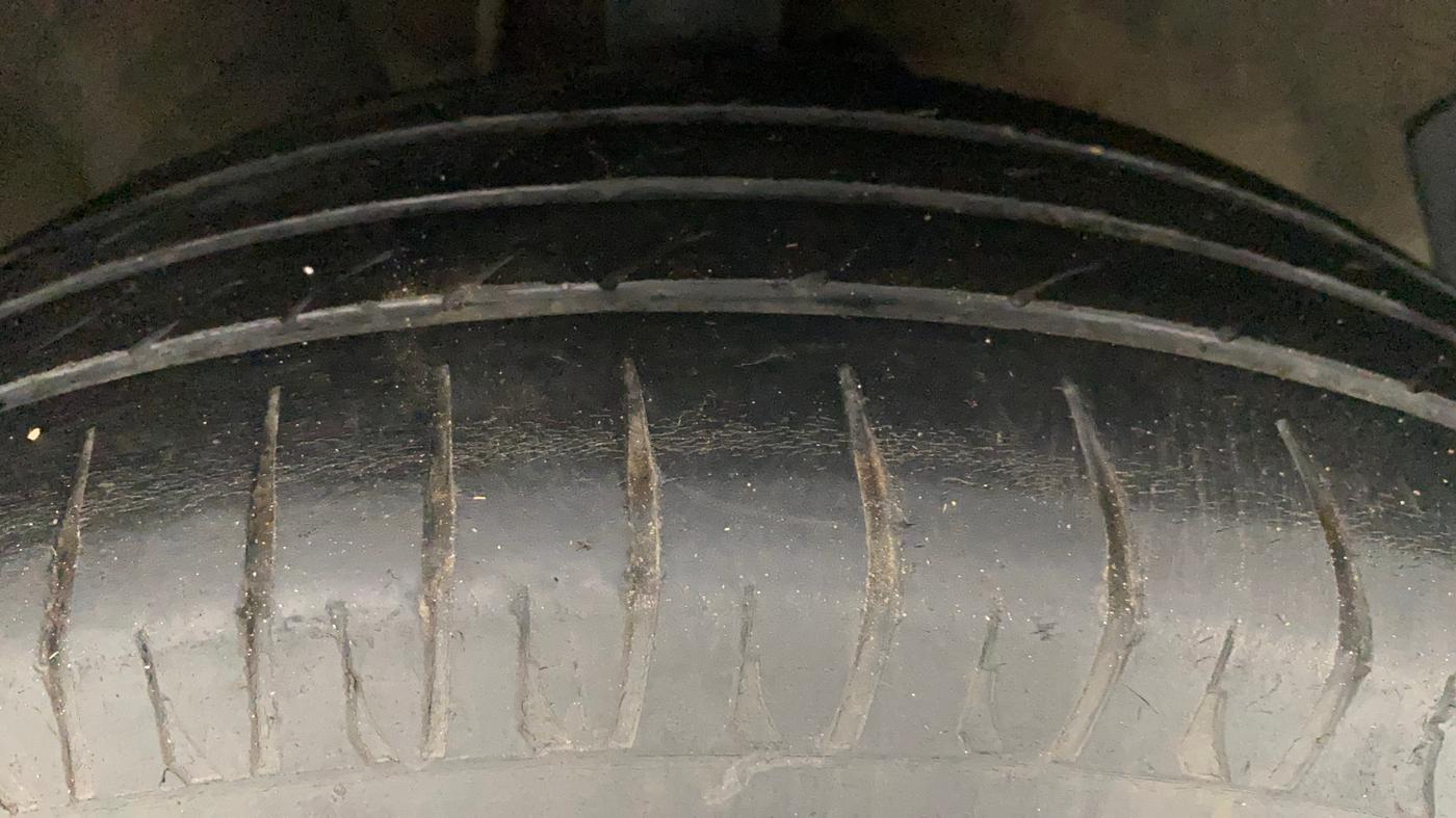 2011 Hyundai i20 MAGNA (O) 1.2, Petrol, Manual, 1,23,252 km, Right Front Tyre Tread