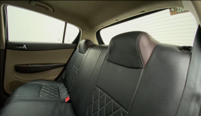 2011 Hyundai i20 MAGNA (O) 1.2, Petrol, Manual, 1,23,252 km, Right Side Rear Door Cabin