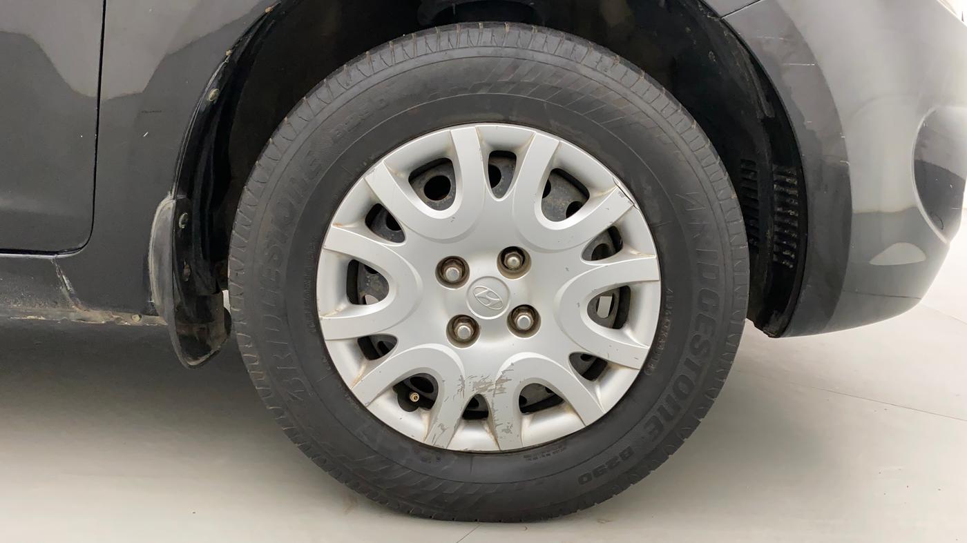 2011 Hyundai i20 MAGNA (O) 1.2, Petrol, Manual, 1,23,252 km, Right Front Wheel