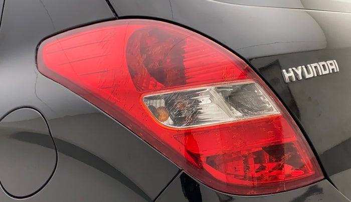 2011 Hyundai i20 MAGNA (O) 1.2, Petrol, Manual, 1,23,252 km, Left tail light - Minor scratches