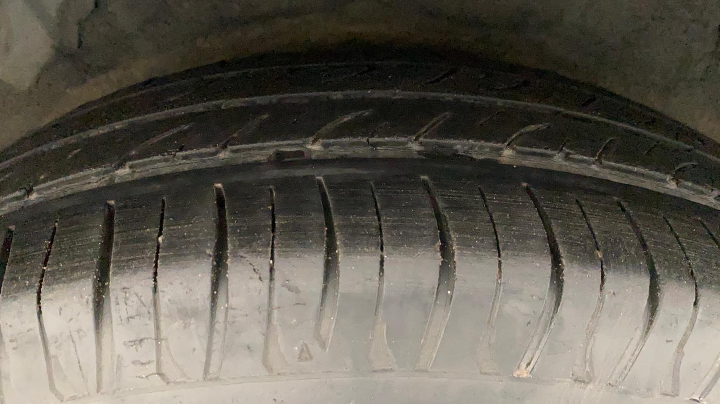 2011 Hyundai i20 MAGNA (O) 1.2, Petrol, Manual, 1,23,252 km, Right Rear Tyre Tread