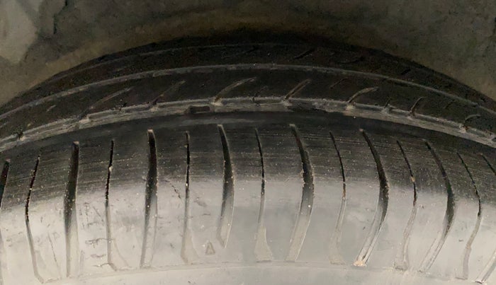 2011 Hyundai i20 MAGNA (O) 1.2, Petrol, Manual, 1,23,252 km, Right Rear Tyre Tread