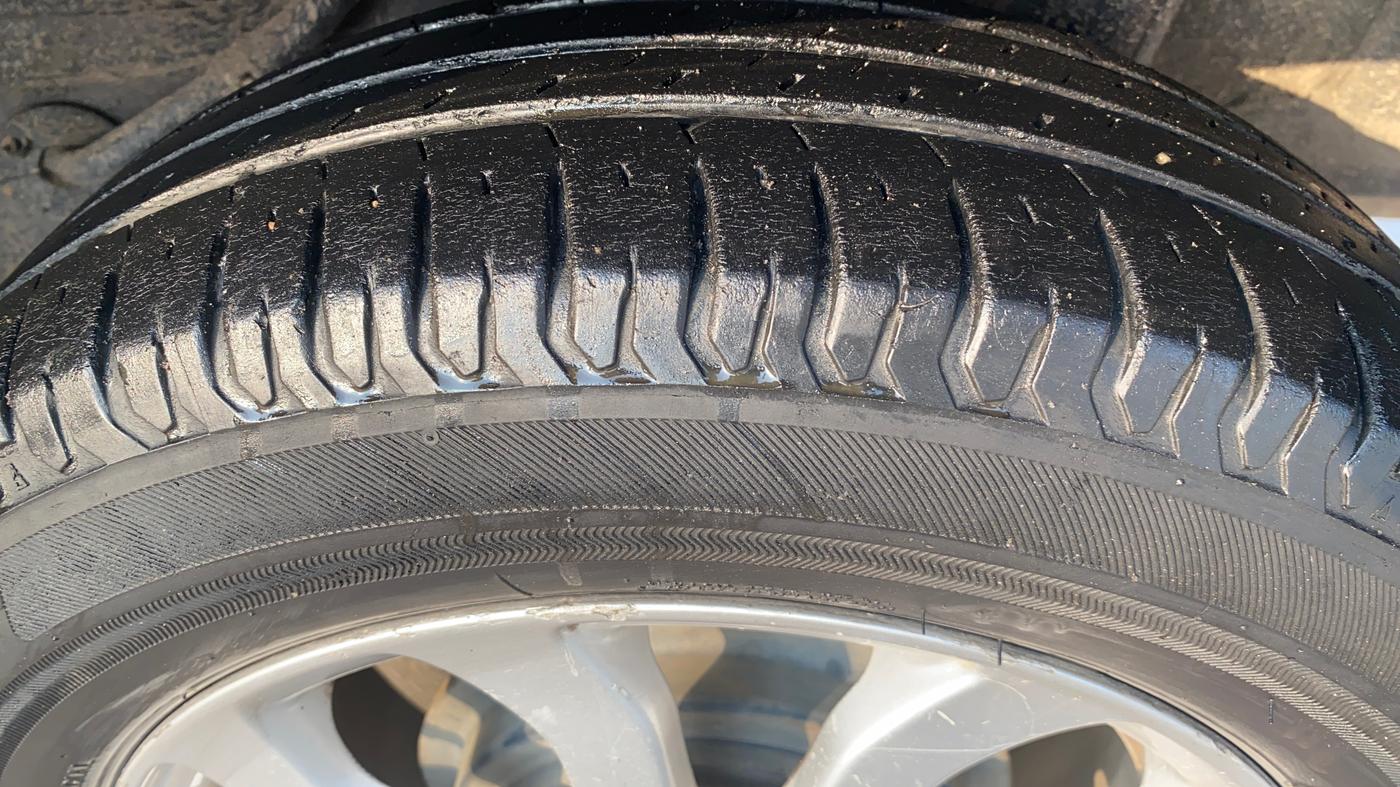 2014 Honda Amaze 1.2L I-VTEC VX, CNG, Manual, 1,20,323 km, Left Rear Tyre Tread