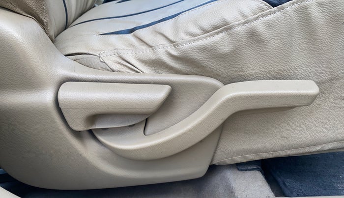 2014 Honda Amaze 1.2L I-VTEC VX, CNG, Manual, 1,21,720 km, Driver Side Adjustment Panel