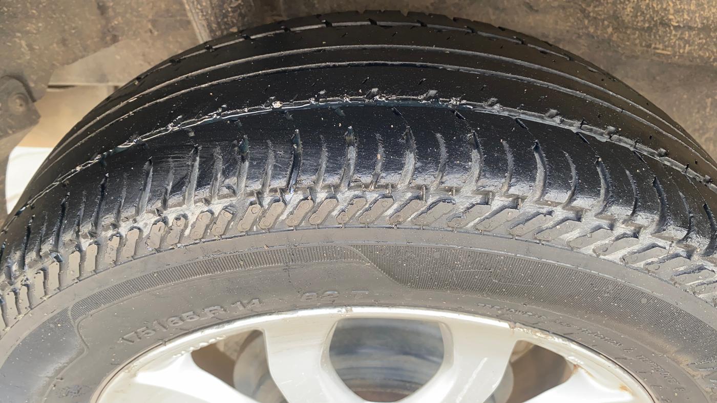 2014 Honda Amaze 1.2L I-VTEC VX, CNG, Manual, 1,20,323 km, Right Rear Tyre Tread