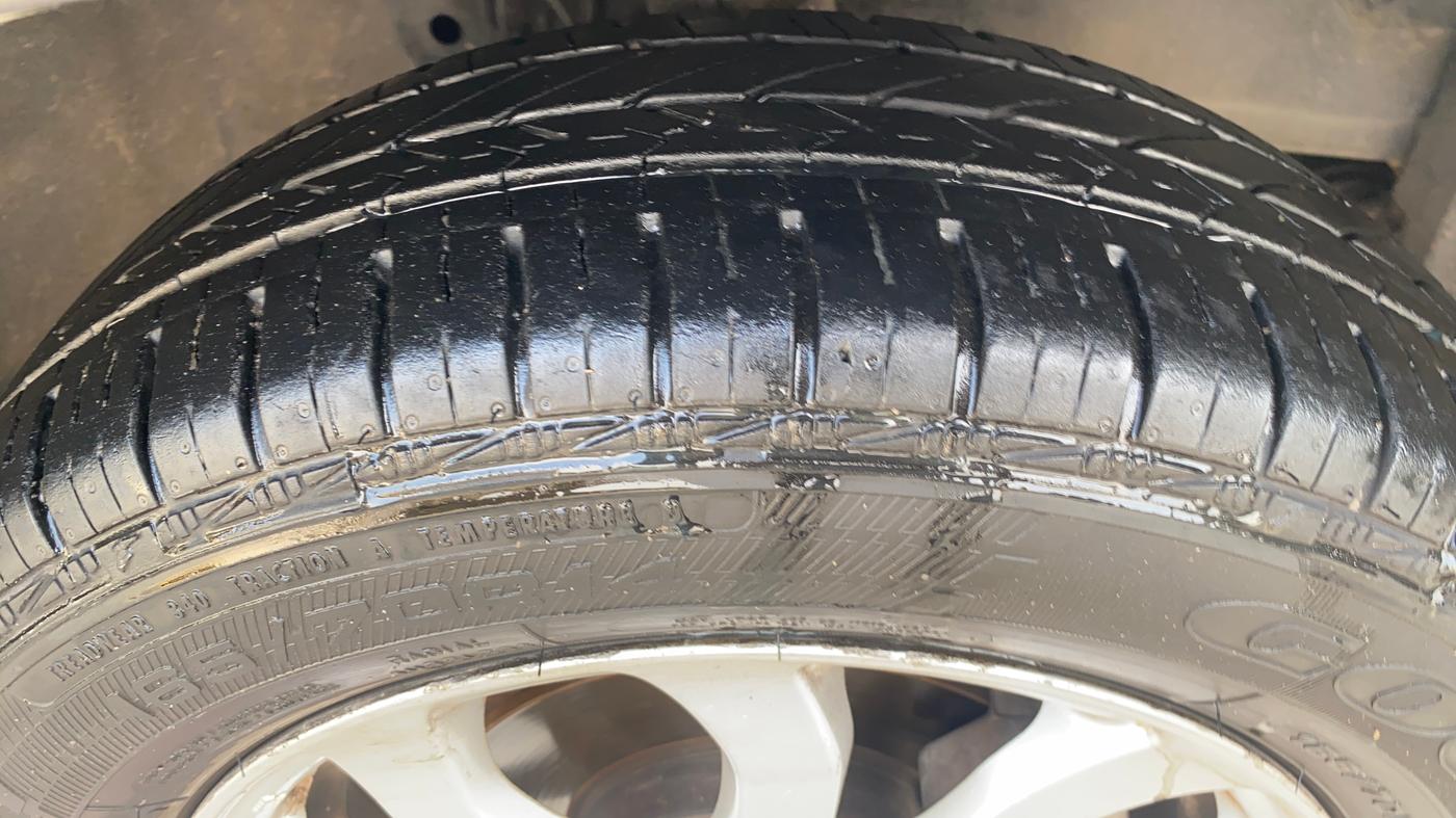 2014 Honda Amaze 1.2L I-VTEC VX, CNG, Manual, 1,20,323 km, Right Front Tyre Tread