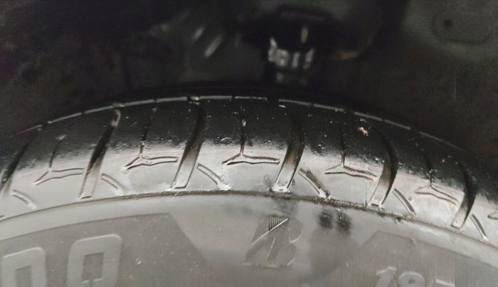 2023 Hyundai NEW I20 ASTA (O) 1.2 AT, Petrol, Automatic, 1,03,006 km, Left Front Tyre Tread