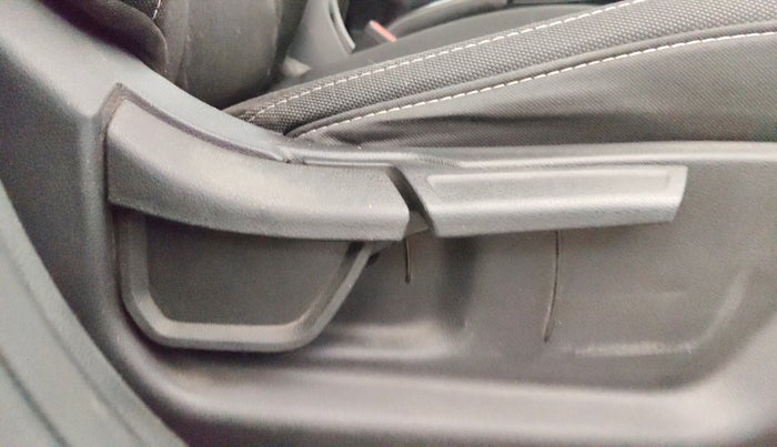 2023 Hyundai NEW I20 ASTA (O) 1.2 AT, Petrol, Automatic, 1,03,006 km, Driver Side Adjustment Panel