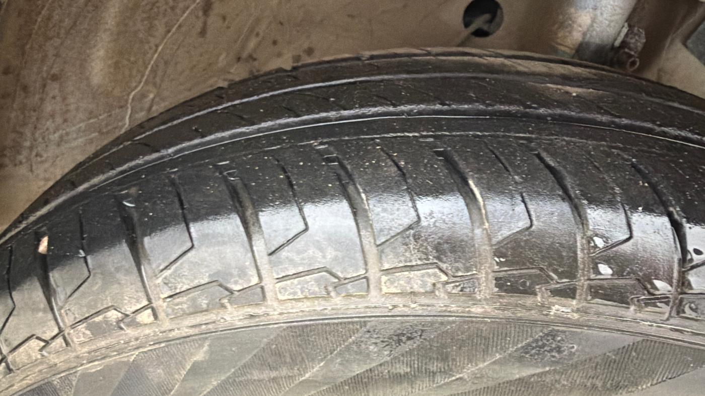 2024 Maruti Swift LXI, Petrol, Manual, 33,170 km, Right Front Tyre Tread
