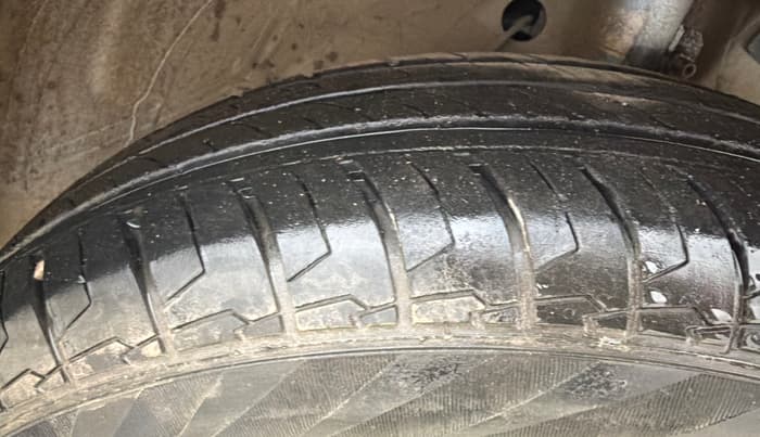 2024 Maruti Swift LXI, Petrol, Manual, 33,170 km, Right Front Tyre Tread