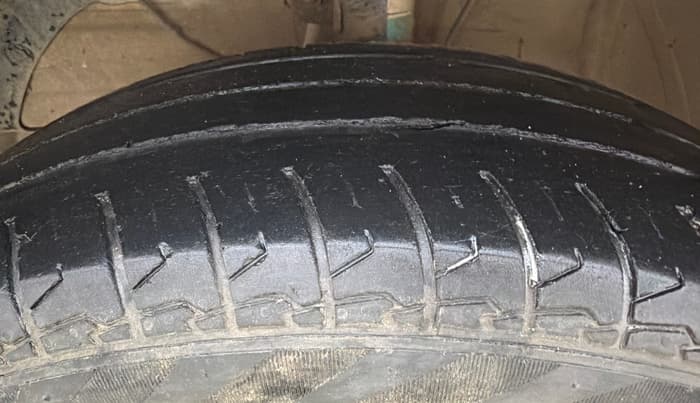 2024 Maruti Swift LXI, Petrol, Manual, 33,170 km, Left Front Tyre Tread