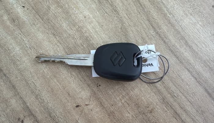 2024 Maruti Swift LXI, Petrol, Manual, 33,170 km, Key Close Up
