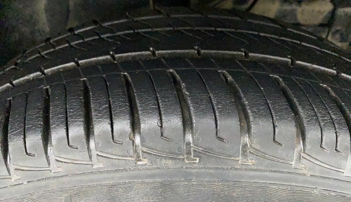 2018 Maruti Vitara Brezza VDI (O), Diesel, Manual, 24,172 km, Right Front Tyre Tread