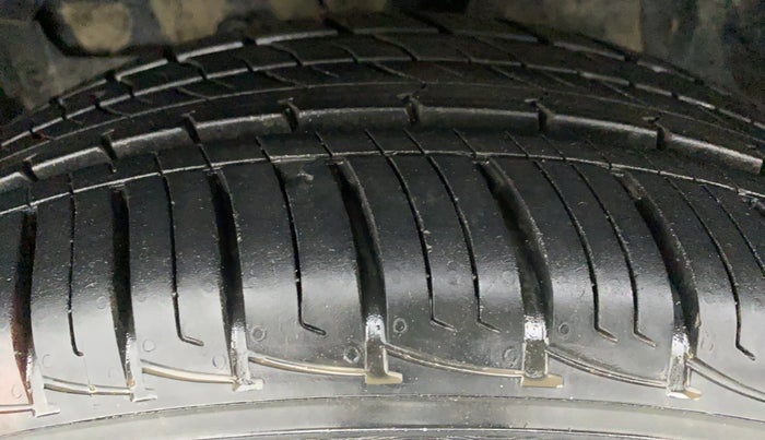 2018 Maruti Vitara Brezza VDI (O), Diesel, Manual, 24,172 km, Left Front Tyre Tread