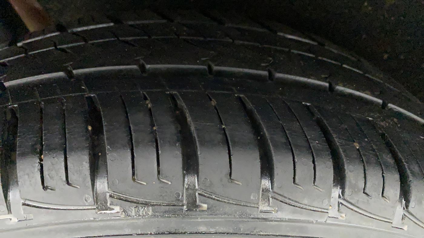 2018 Maruti Vitara Brezza VDI (O), Diesel, Manual, 24,172 km, Right Rear Tyre Tread