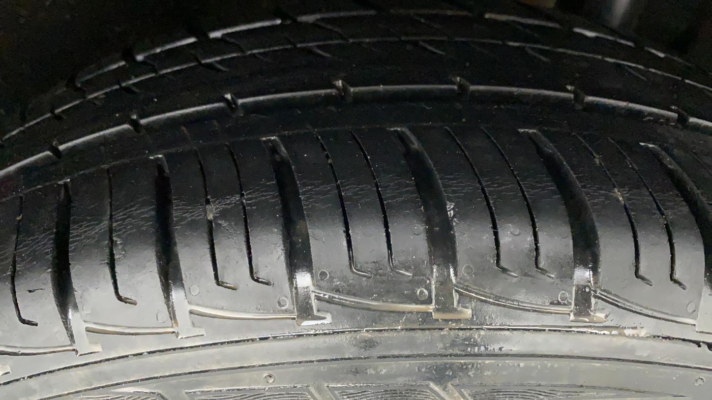 2018 Maruti Vitara Brezza VDI (O), Diesel, Manual, 24,172 km, Left Rear Tyre Tread