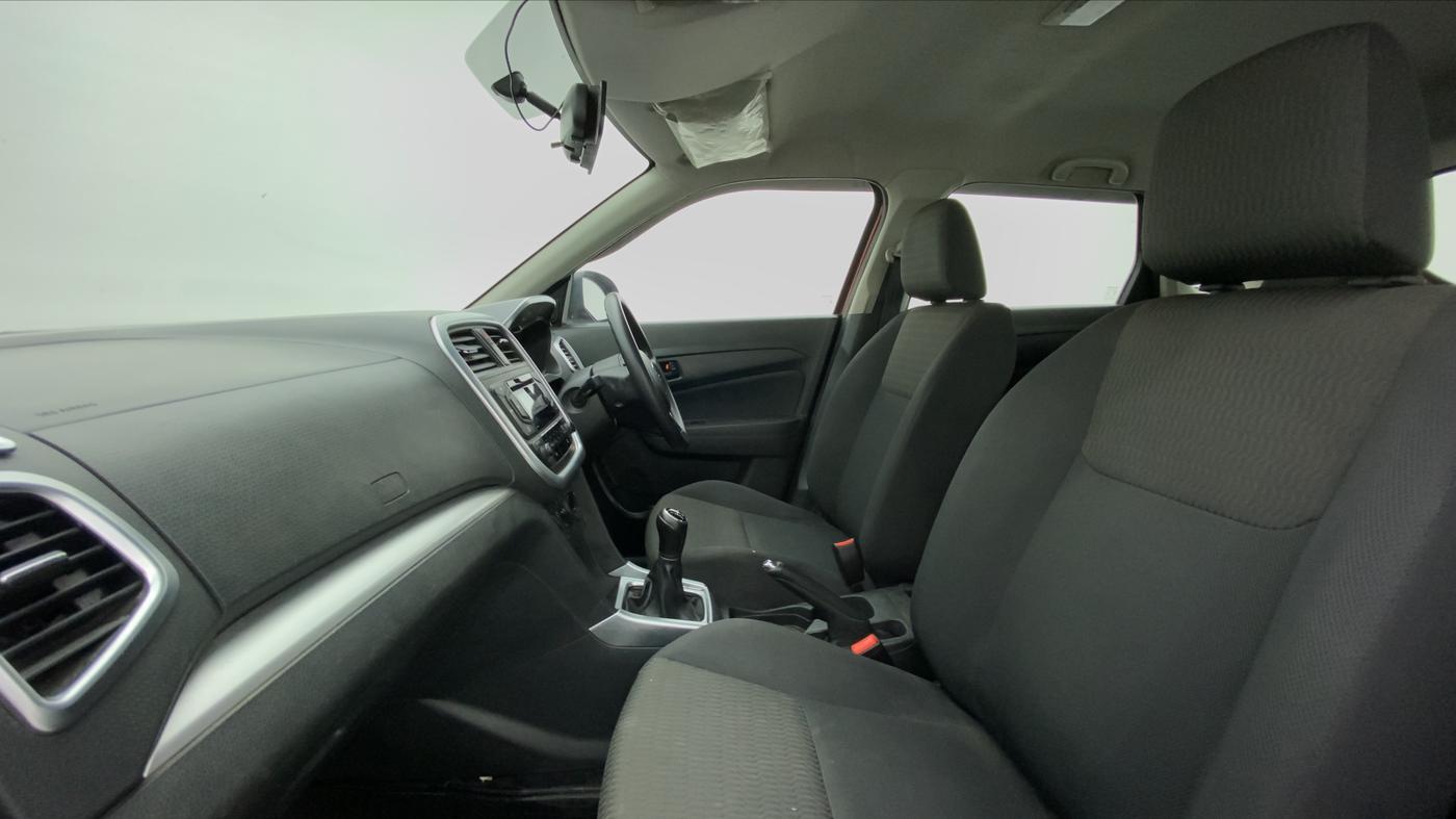 2018 Maruti Vitara Brezza VDI (O), Diesel, Manual, 24,172 km, Right Side Front Door Cabin