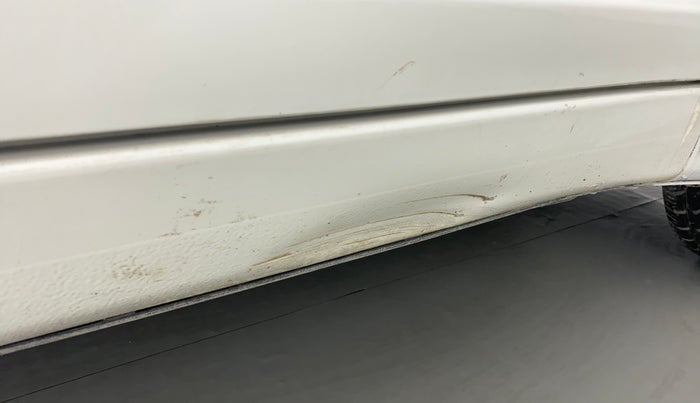2010 Maruti Swift LXI D, Petrol, Manual, 32,035 km, Right running board - Slightly dented