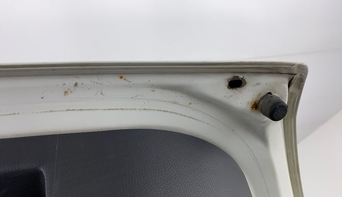 2010 Maruti Swift LXI D, Petrol, Manual, 32,035 km, Dicky (Boot door) - Slightly rusted