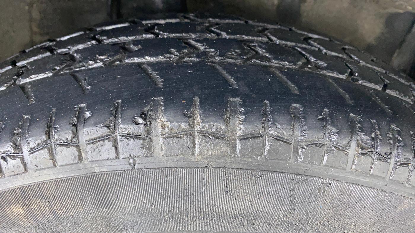2010 Maruti Swift LXI D, Petrol, Manual, 32,035 km, Right Front Tyre Tread