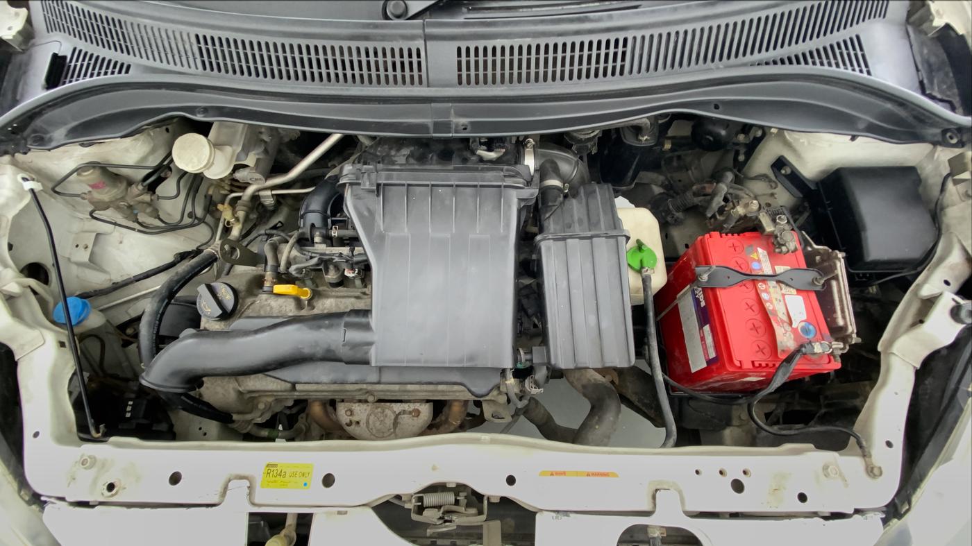 2010 Maruti Swift LXI D, Petrol, Manual, 32,035 km, Open Bonet