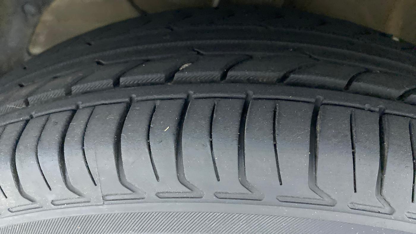 2019 Maruti Swift VDI, Diesel, Manual, 46,592 km, Left Front Tyre Tread