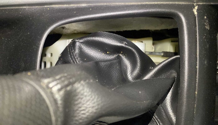 2018 Maruti Baleno ALPHA PETROL 1.2, Petrol, Manual, 28,441 km, Gear lever - Boot cover slightly torn