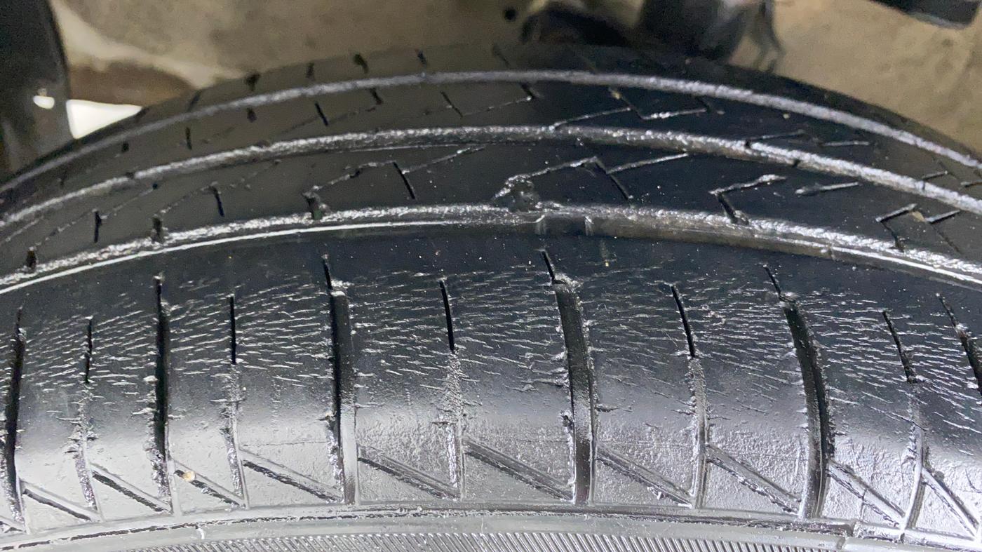 2011 Maruti Swift LXI, Petrol, Manual, 74,259 km, Left Front Tyre Tread