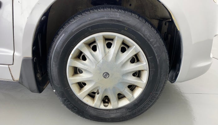 2011 Maruti Swift LXI, Petrol, Manual, 74,259 km, Right Front Wheel