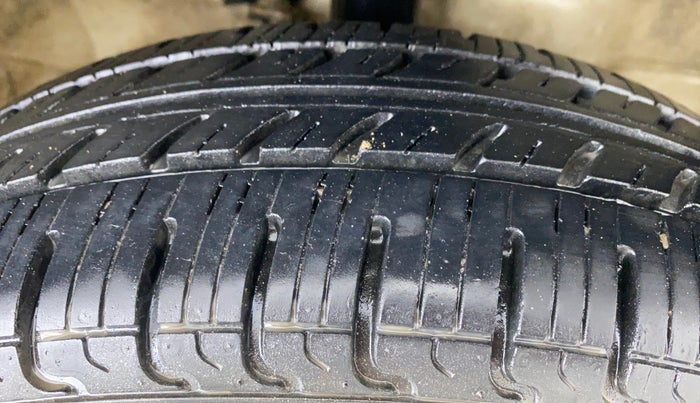2013 Maruti Wagon R Stingray VXI, Petrol, Manual, 68,674 km, Right Front Tyre Tread