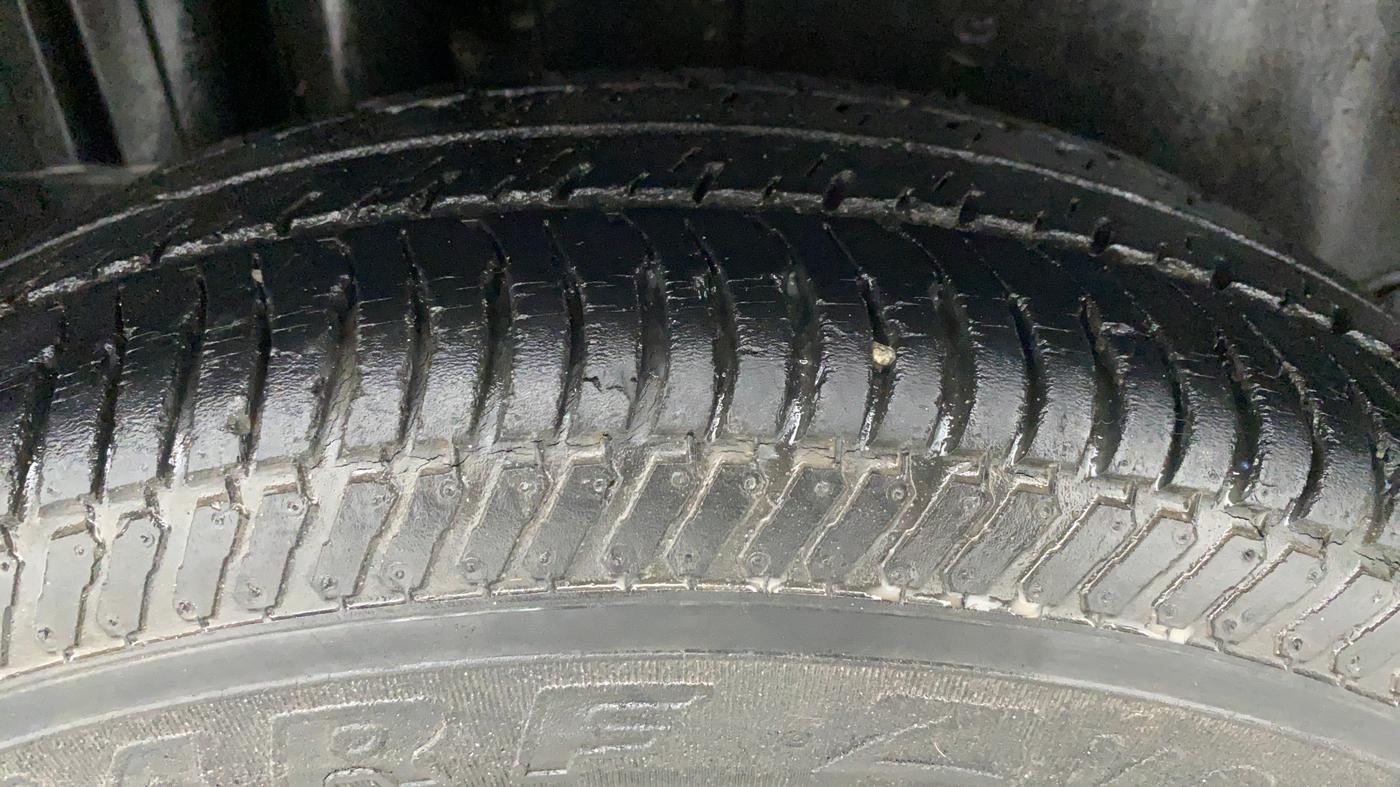 2014 Maruti Swift VXI, Petrol, Manual, 58,625 km, Right Rear Tyre Tread