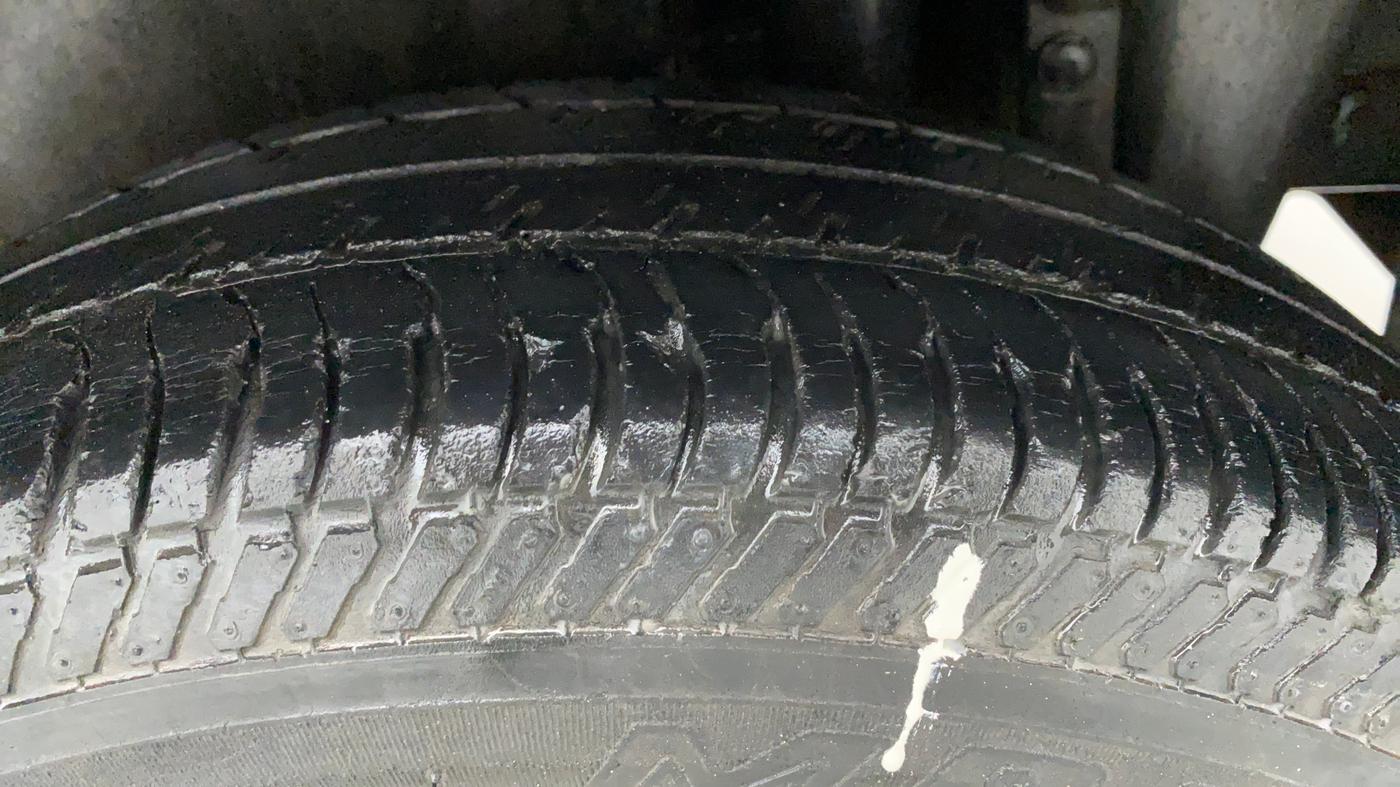 2014 Maruti Swift VXI, Petrol, Manual, 58,625 km, Left Rear Tyre Tread
