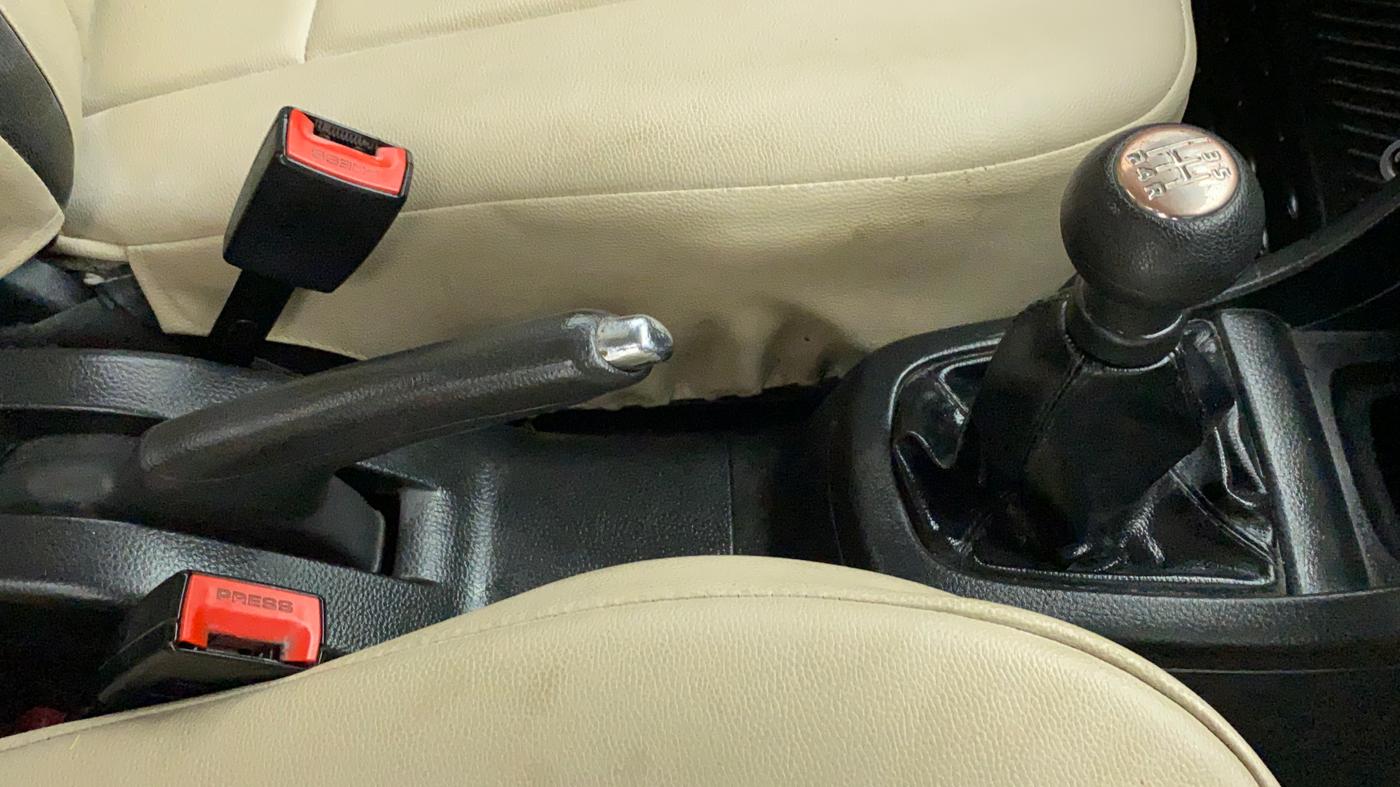 2014 Maruti Swift VXI, Petrol, Manual, 58,625 km, Gear Lever