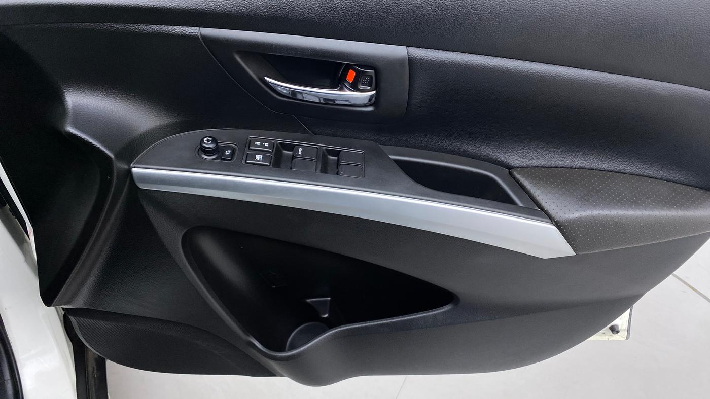 2020 Maruti S Cross ALPHA AT1.5, Petrol, Automatic, 43,458 km, Driver Side Door Panels Control