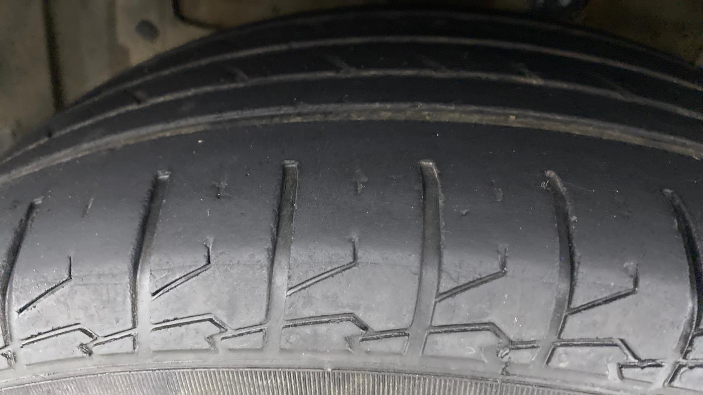 2020 Maruti S Cross ALPHA AT1.5, Petrol, Automatic, 43,458 km, Left Front Tyre Tread