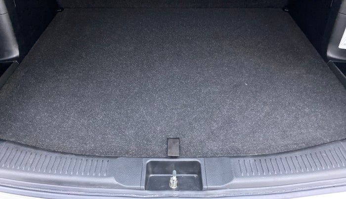 2020 Maruti S Cross ALPHA AT1.5, Petrol, Automatic, 43,458 km, Boot Inside
