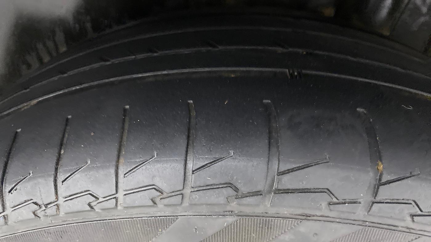 2020 Maruti S Cross ALPHA AT1.5, Petrol, Automatic, 43,458 km, Left Rear Tyre Tread